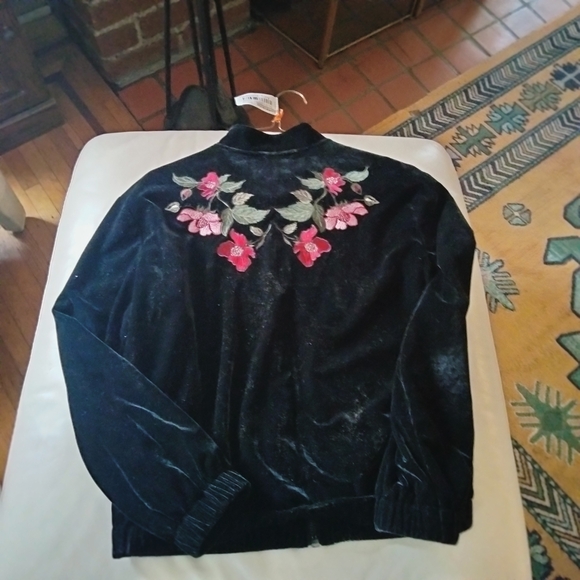 Floral Embroidered Black Jacket - Picture 5 of 5